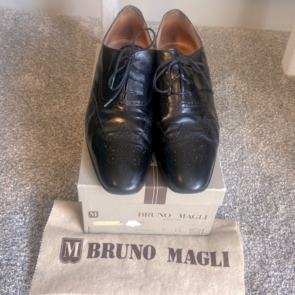 Bruno Magli men’s wing-tip dress shoes size 11N